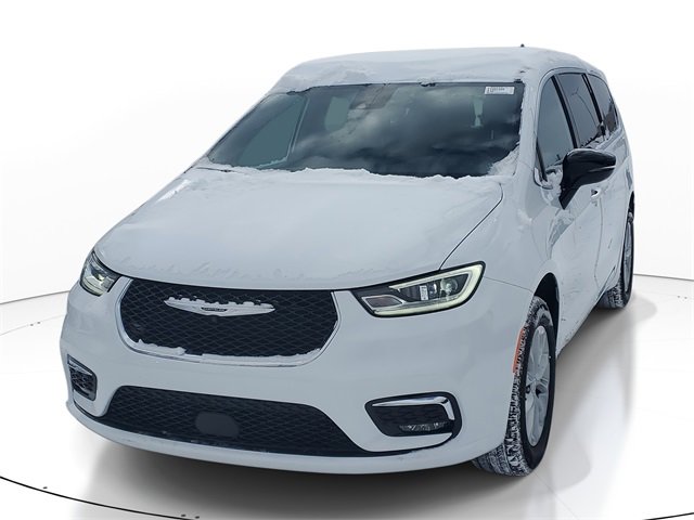 New 2026 Chrysler Pacifica Limited w/ Trailer Tow Group image 2