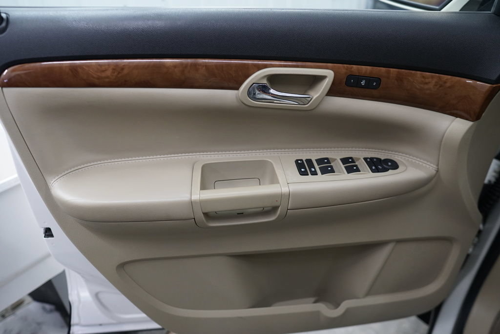 Used 2007 Saturn Outlook XR w/ Premium Trim Pkg FWD image 16