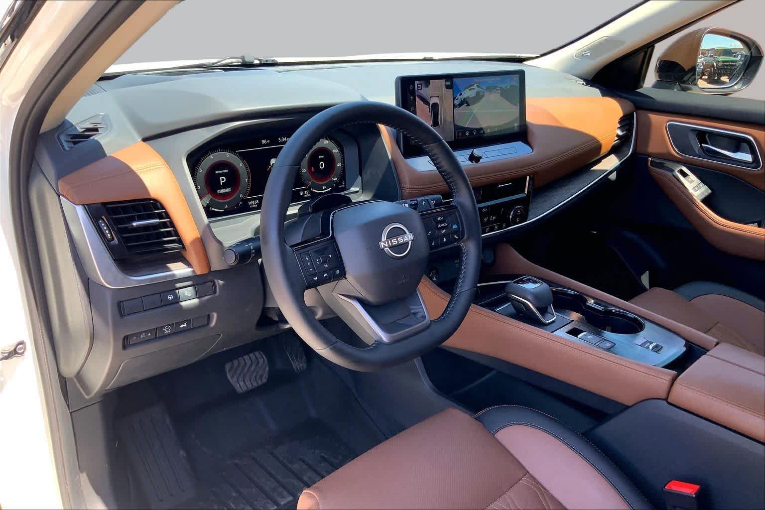 Used 2025 Nissan Rogue Platinum w/ Tech Package FWD image 18