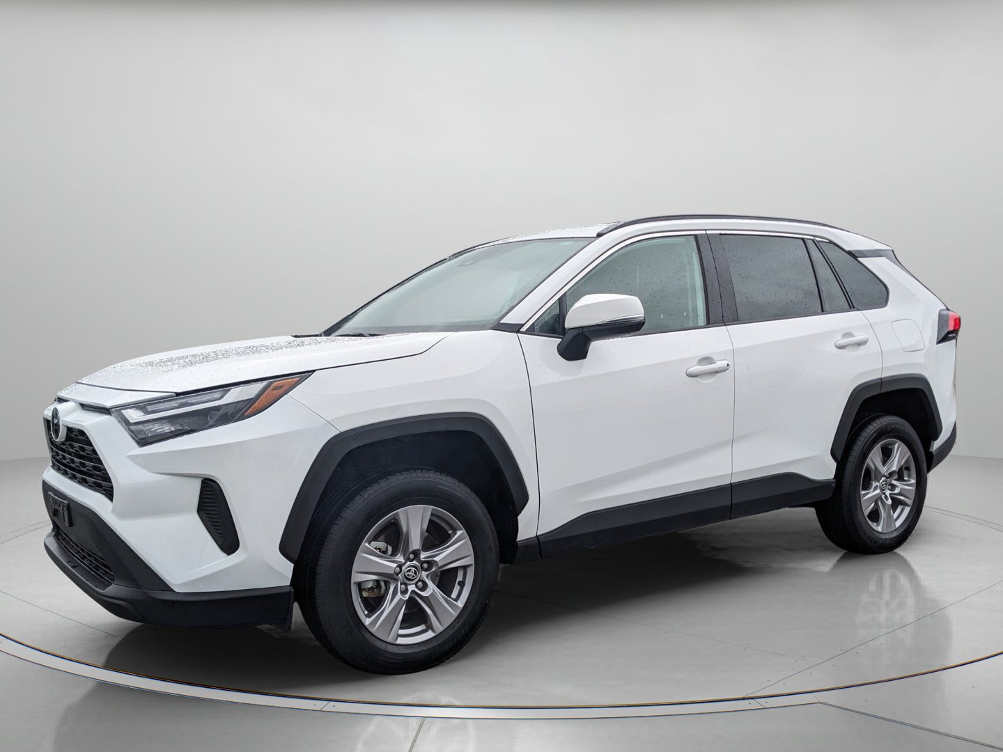 Used 2025 Toyota RAV4 XLE FWD image 2