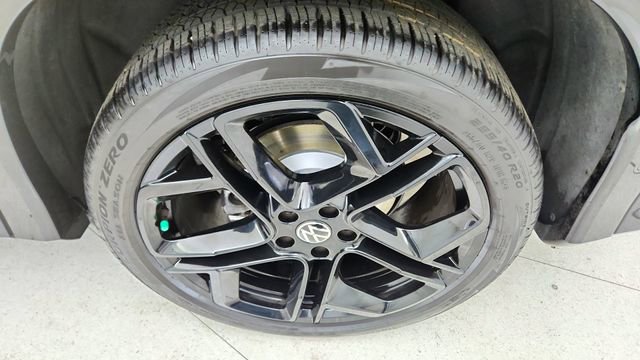 Used 2025 Volkswagen Tiguan SE R-Line image 56