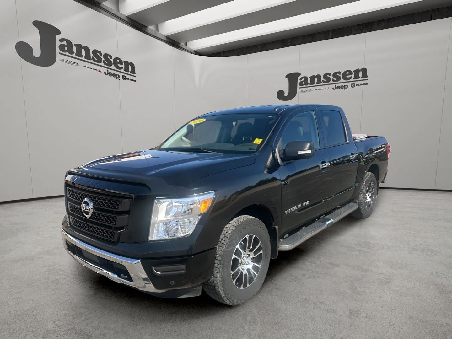 Used 2020 Nissan Titan SV w/ SV Convenience Package AWD/4WD image 7