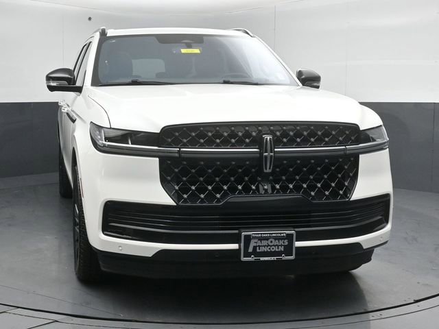 Used 2025 Lincoln Navigator L Reserve w/ Jet Appearance Package image 2