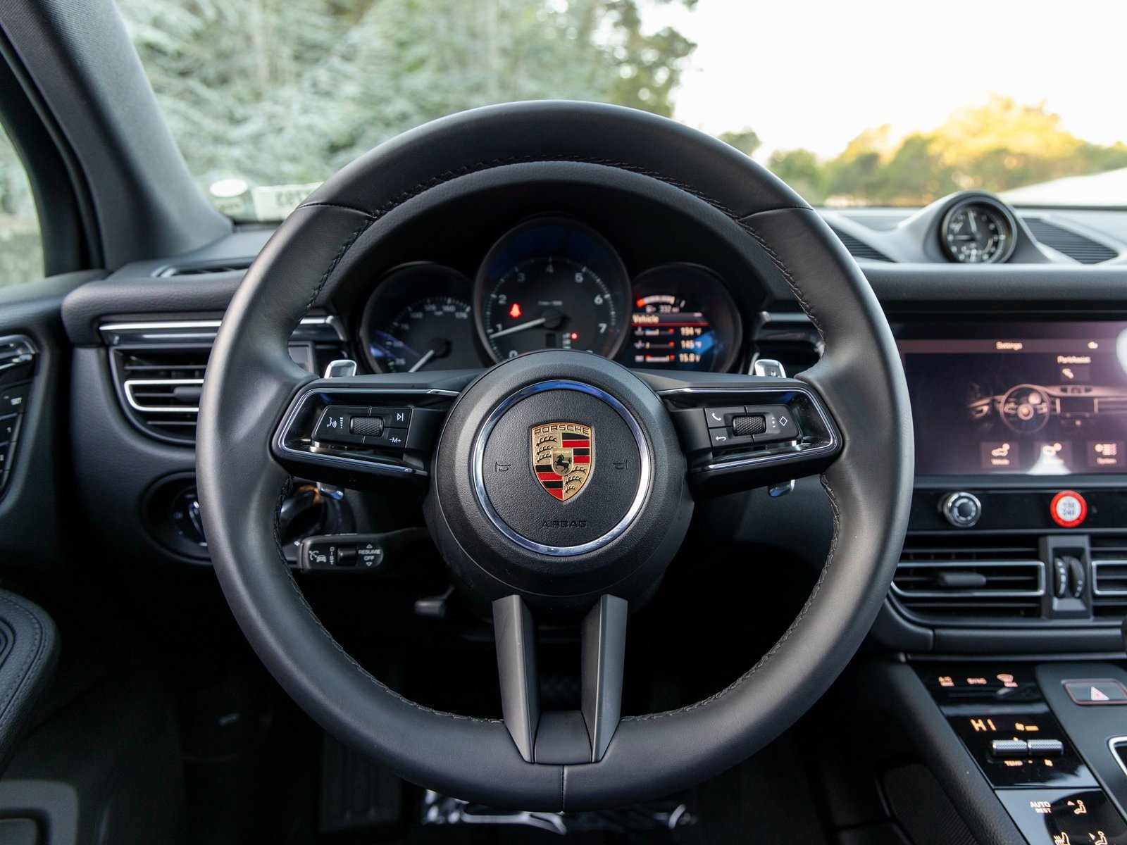 Certified 2025 Porsche Macan image 29