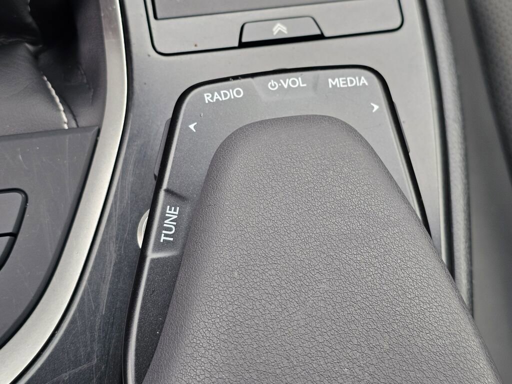 Used 2019 Lexus UX 250h w/ Premium Package image 38