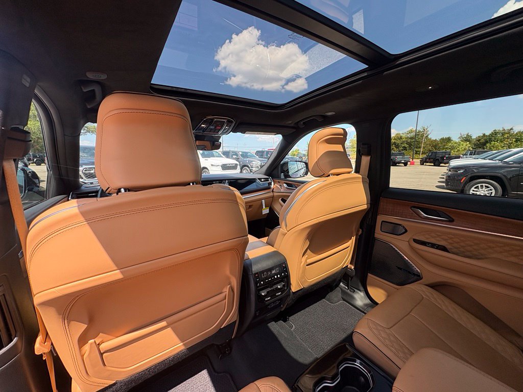 Used 2024 Jeep Grand Cherokee L Summit AWD/4WD image 27
