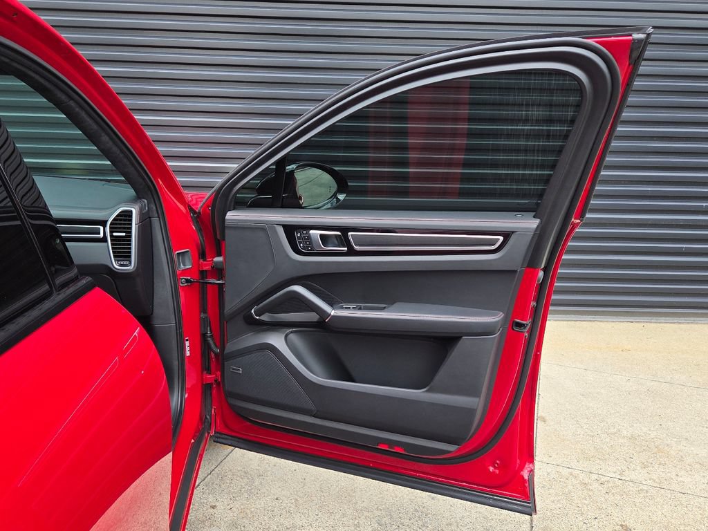 Certified 2023 Porsche Cayenne GTS AWD/4WD image 20