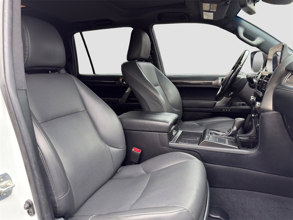 Used 2023 Lexus GX 460 Premium w/ Accessory Package image 23