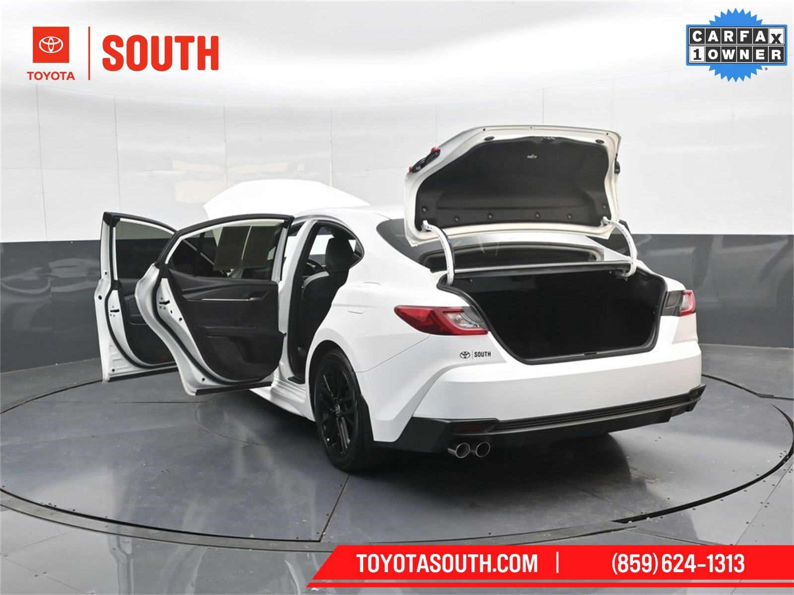 Used 2025 Toyota Camry SE w/ Convenience Package image 50