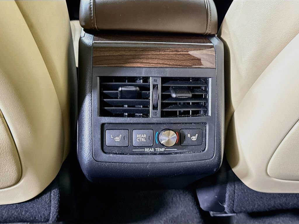 Used 2013 Toyota Avalon Limited FWD image 29
