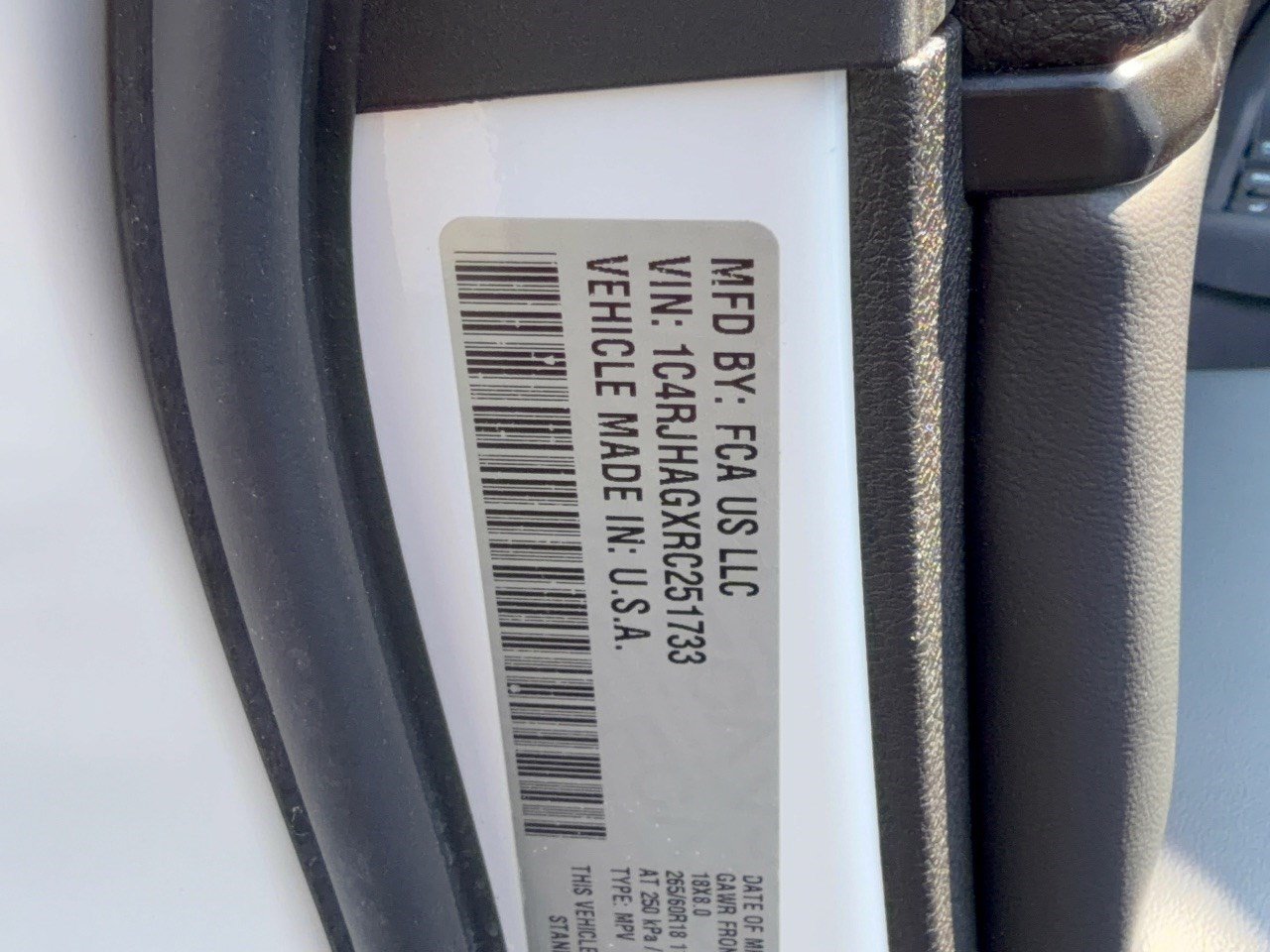 Used 2024 Jeep Grand Cherokee Altitude AWD/4WD image 31