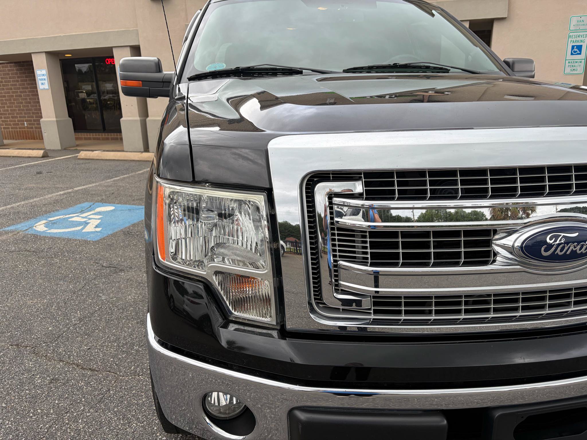 Used 2013 Ford F150 XLT w/ Luxury Equipment Group AWD/4WD image 3