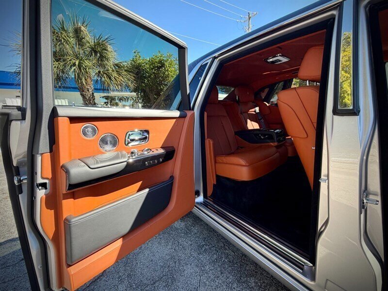 Used 2018 Rolls-Royce Phantom Sedan RWD image 30