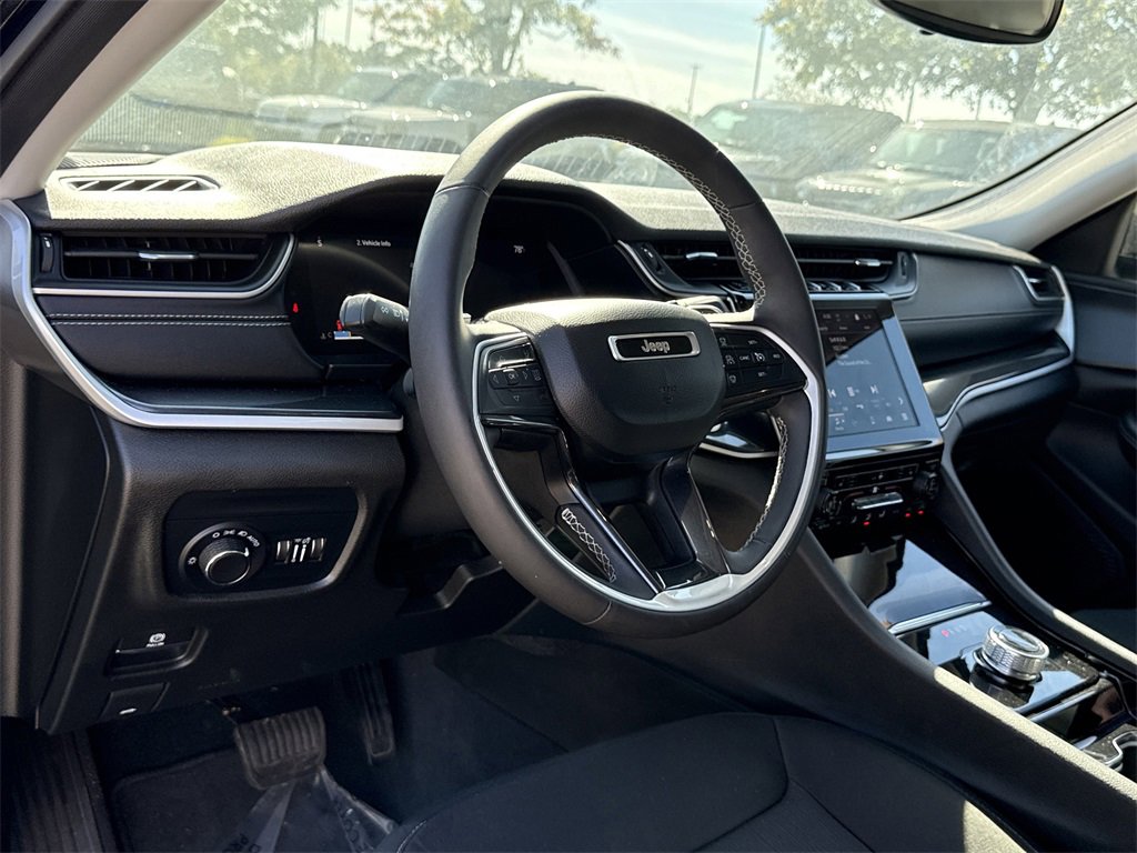 Used 2023 Jeep Grand Cherokee Laredo w/ Luxury Tech Group I image 7