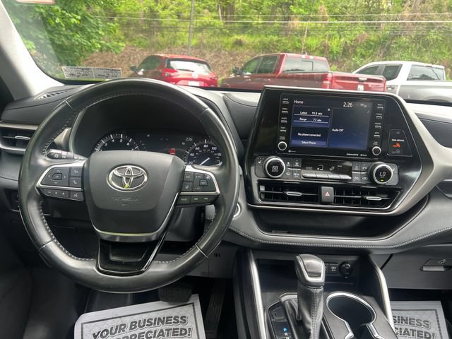 Used 2021 Toyota Highlander XLE AWD/4WD image 11