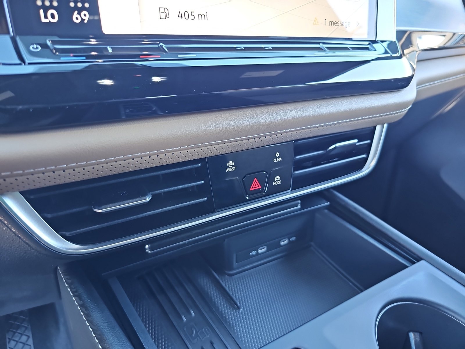 Certified 2025 Volkswagen Atlas Cross Sport SE image 12