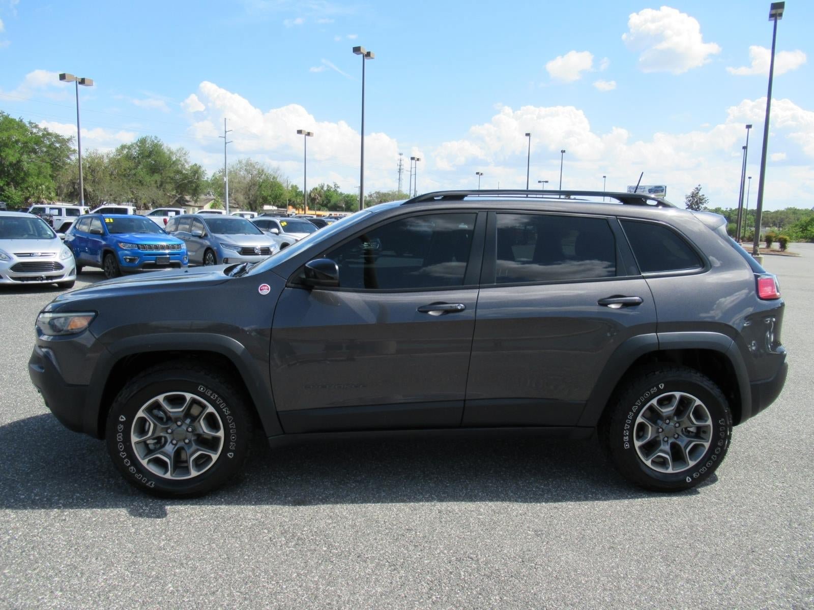 Used 2022 Jeep Cherokee Trailhawk w/ Premium Leather Package AWD/4WD image 4