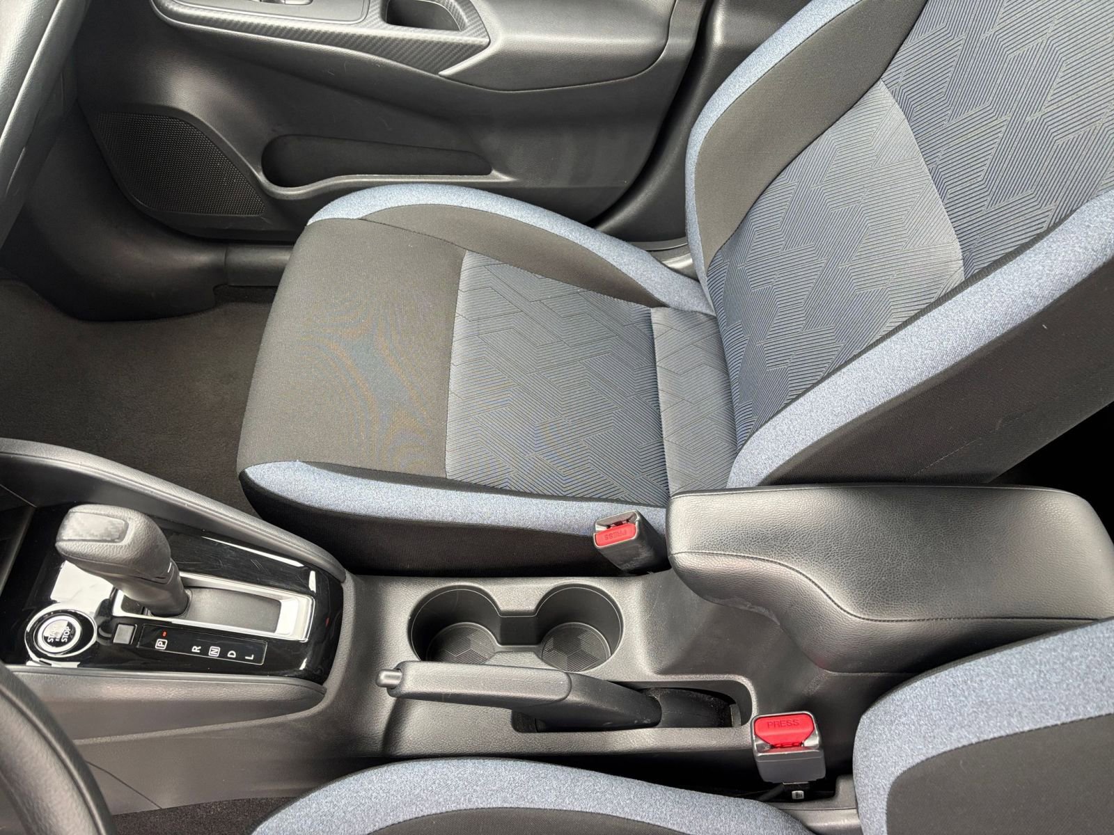 Used 2025 Nissan Versa SV image 41