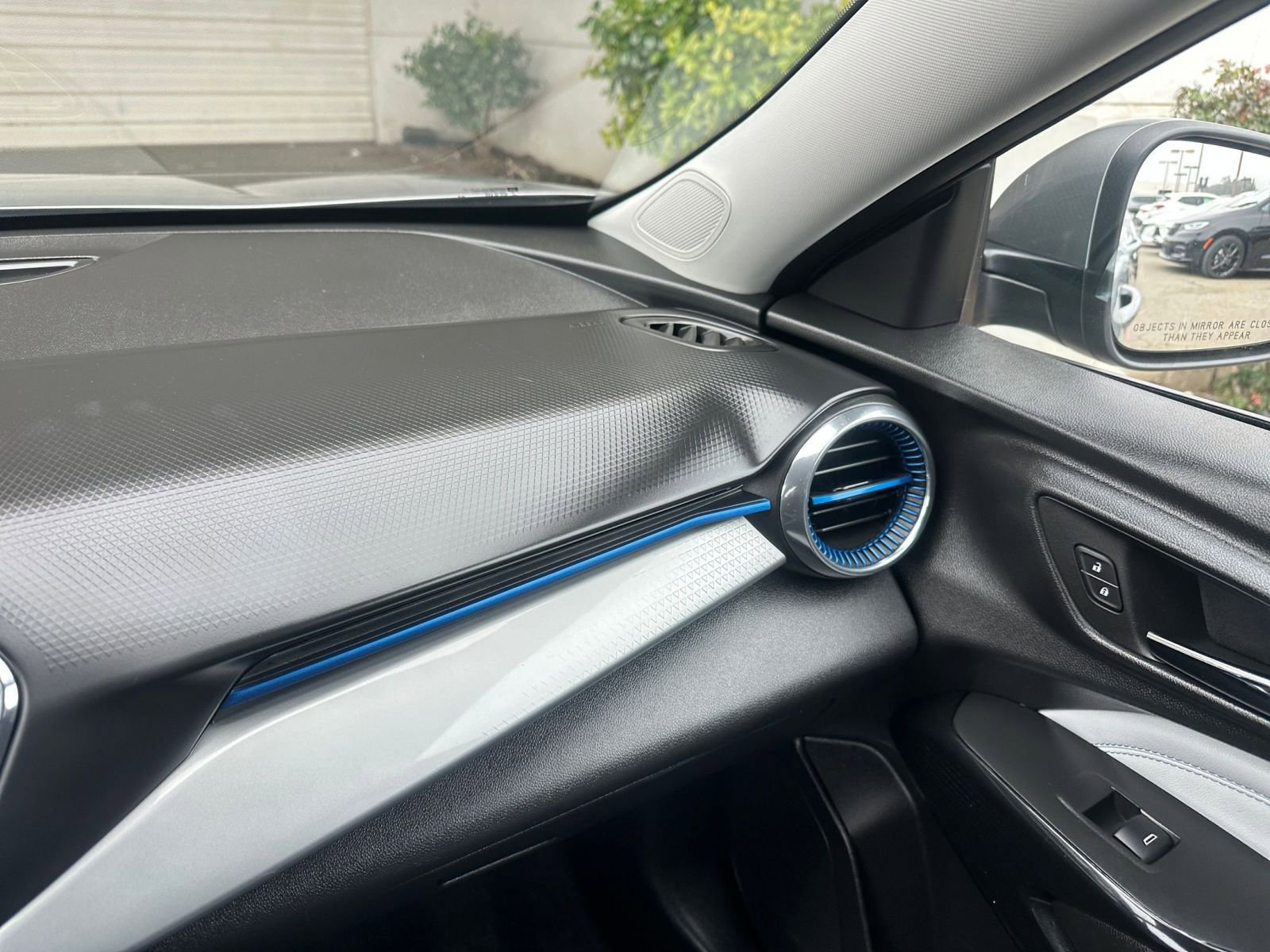 Used 2025 Chevrolet Trax LT image 36