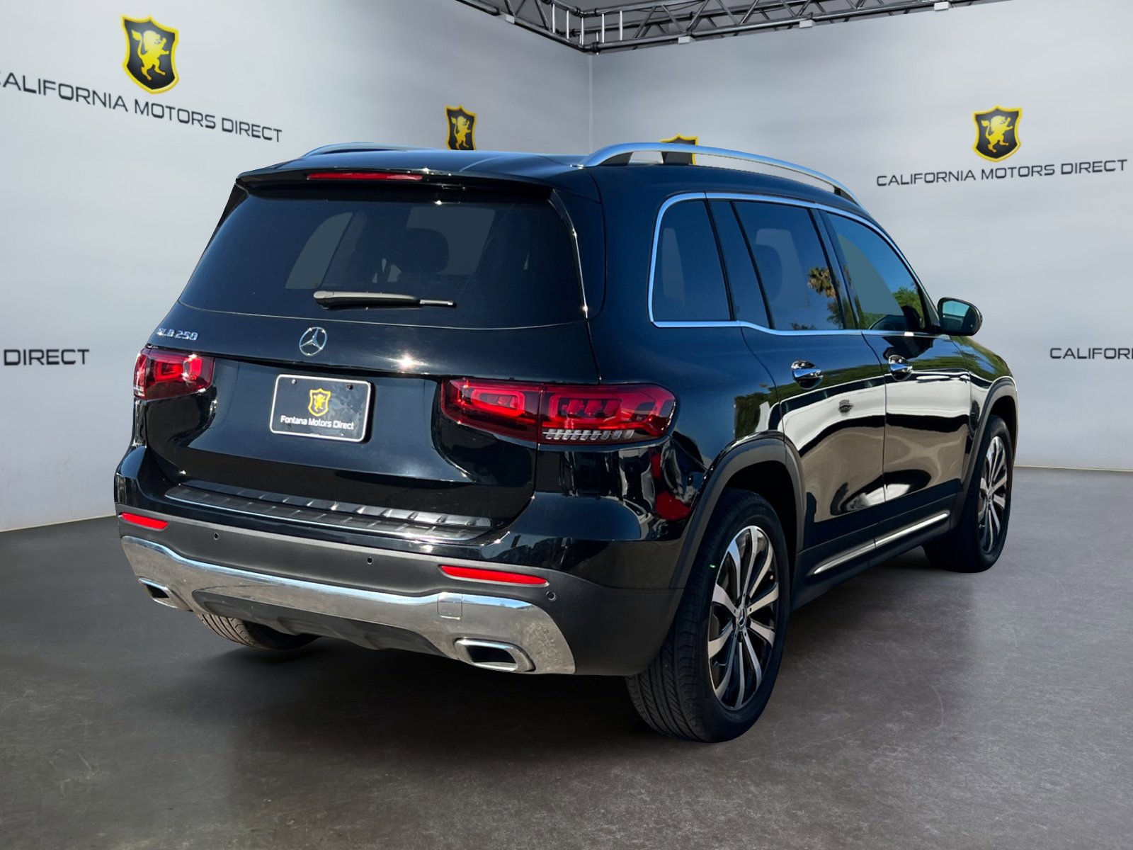 Used 2022 Mercedes-Benz GLB 250 w/ Premium Package Lite image 5