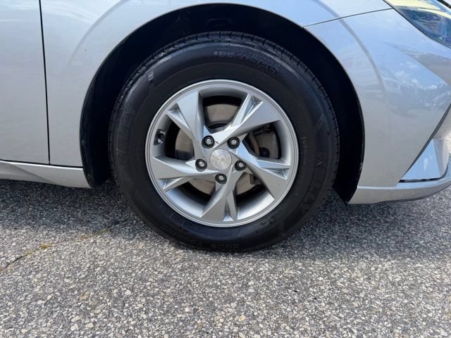 Used 2022 Hyundai Elantra SE FWD image 6