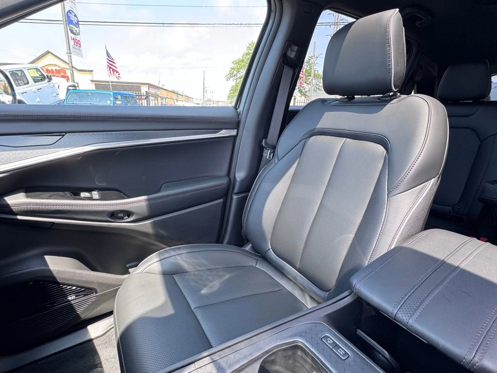 New 2025 Jeep Wagoneer S Limited image 18