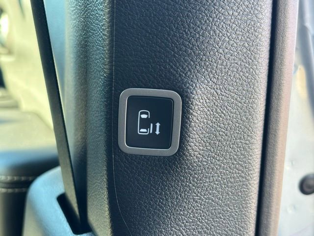 New 2026 Chrysler Pacifica Select image 10