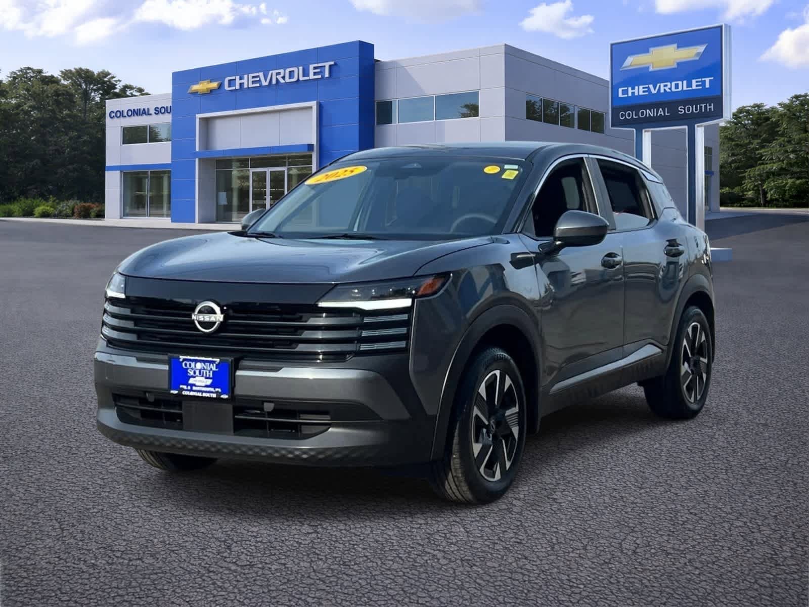 Used 2025 Nissan Kicks SV AWD/4WD image 2