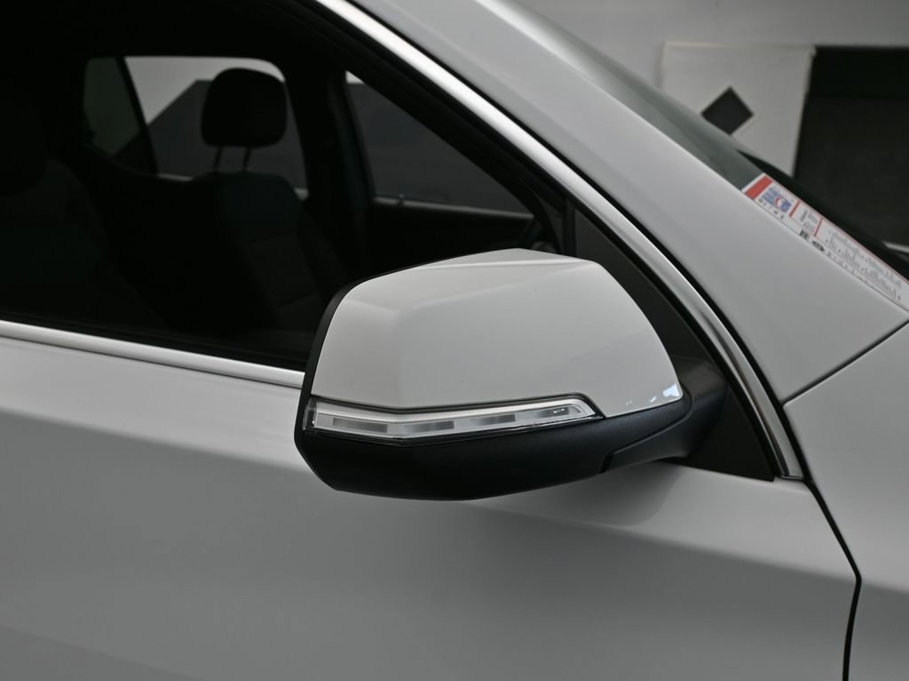 Used 2023 Chevrolet Traverse LT image 46