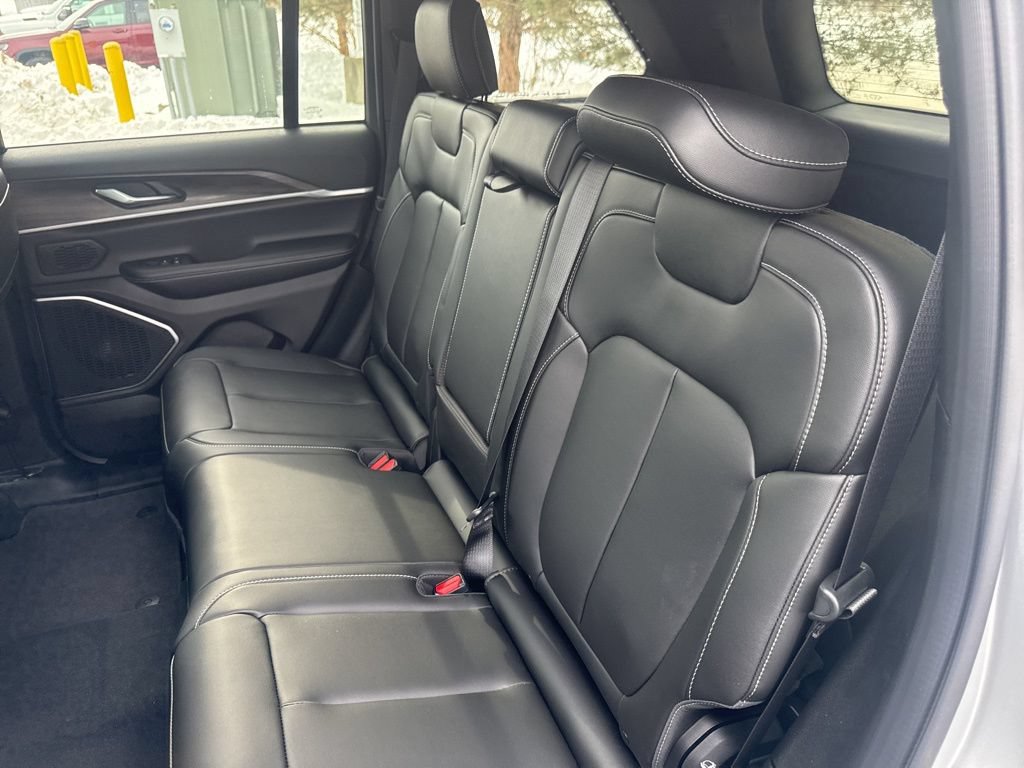 New 2026 Jeep Grand Cherokee Limited w/ Limited Altitude Package AWD/4WD image 38