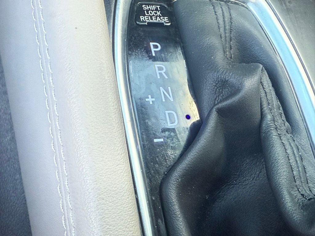 Used 2019 Hyundai Santa Fe Limited w/ Cargo Package image 18