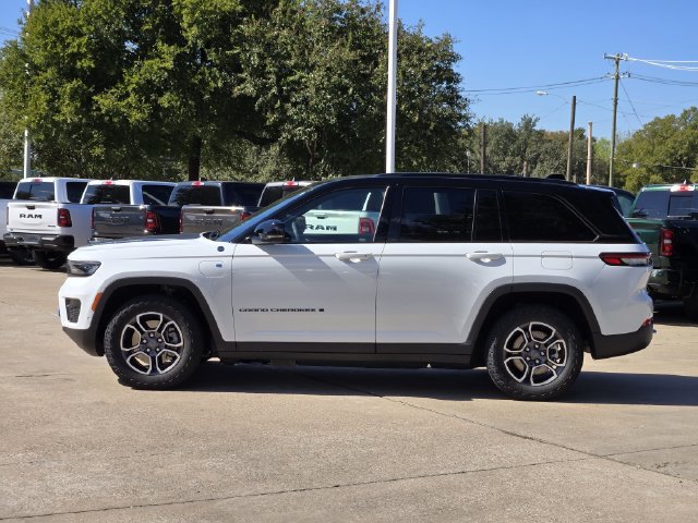 Used 2023 Jeep Grand Cherokee Trailhawk w/ Advanced Protech Group II AWD/4WD image 4
