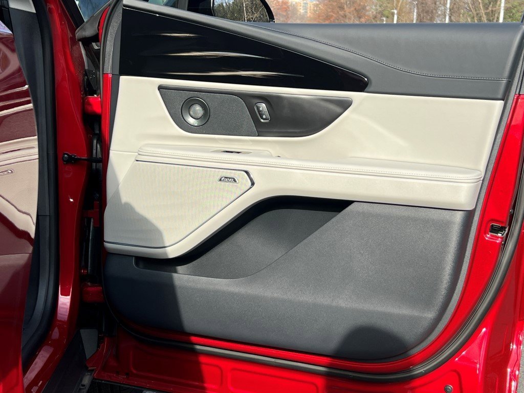 New 2026 Lincoln Nautilus Reserve image 7