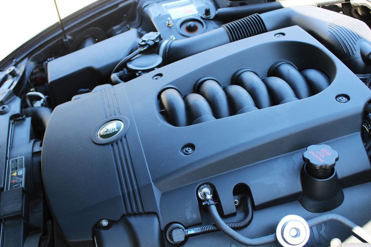 Used 2004 Jaguar XK8 Convertible image 14