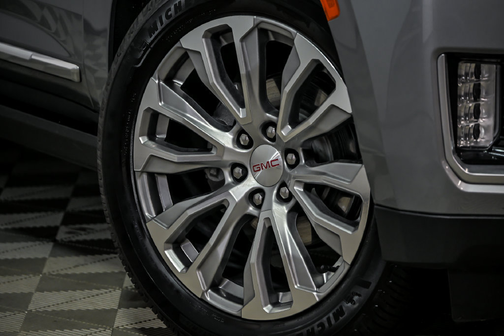 Used 2023 GMC Yukon Denali AWD/4WD image 3
