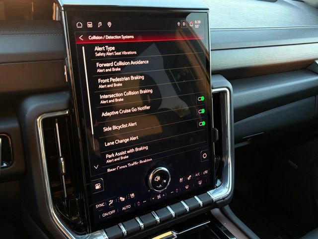 Used 2025 GMC Yukon Denali image 18