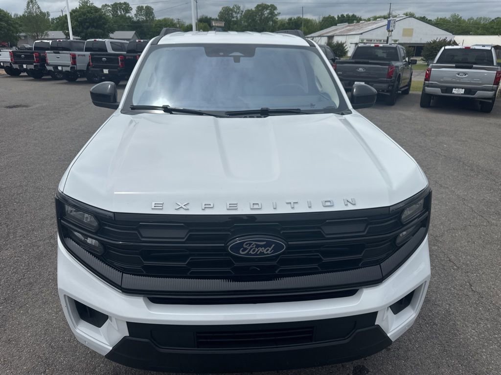 Used 2025 Ford Expedition Active AWD/4WD image 3