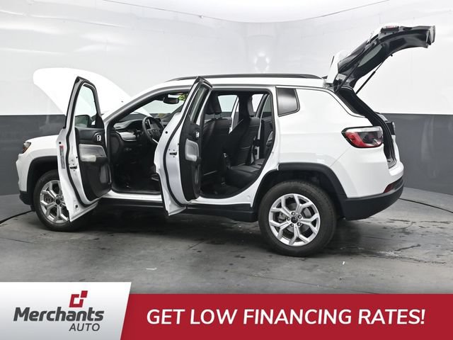 Used 2025 Jeep Compass Latitude AWD/4WD image 46