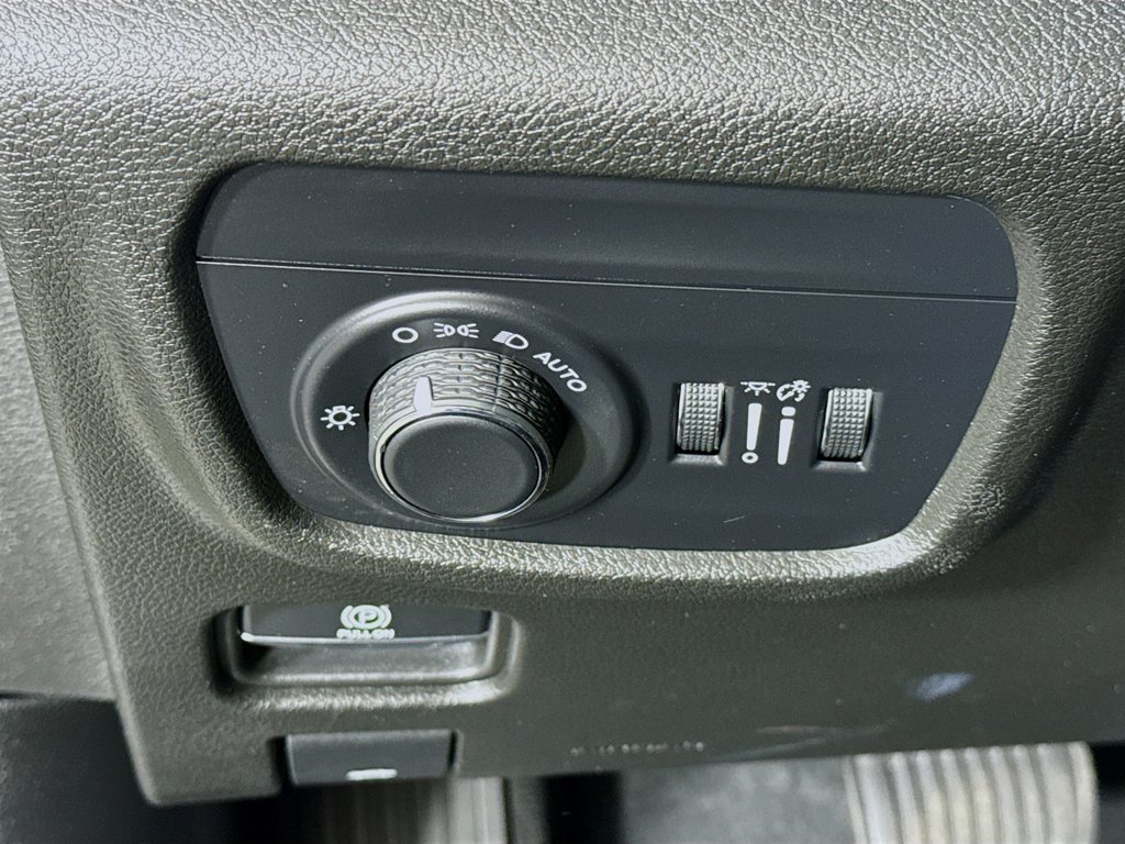 Used 2023 Jeep Grand Cherokee Altitude AWD/4WD image 20