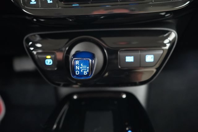 Used 2020 Toyota Prius XLE AWD/4WD image 33