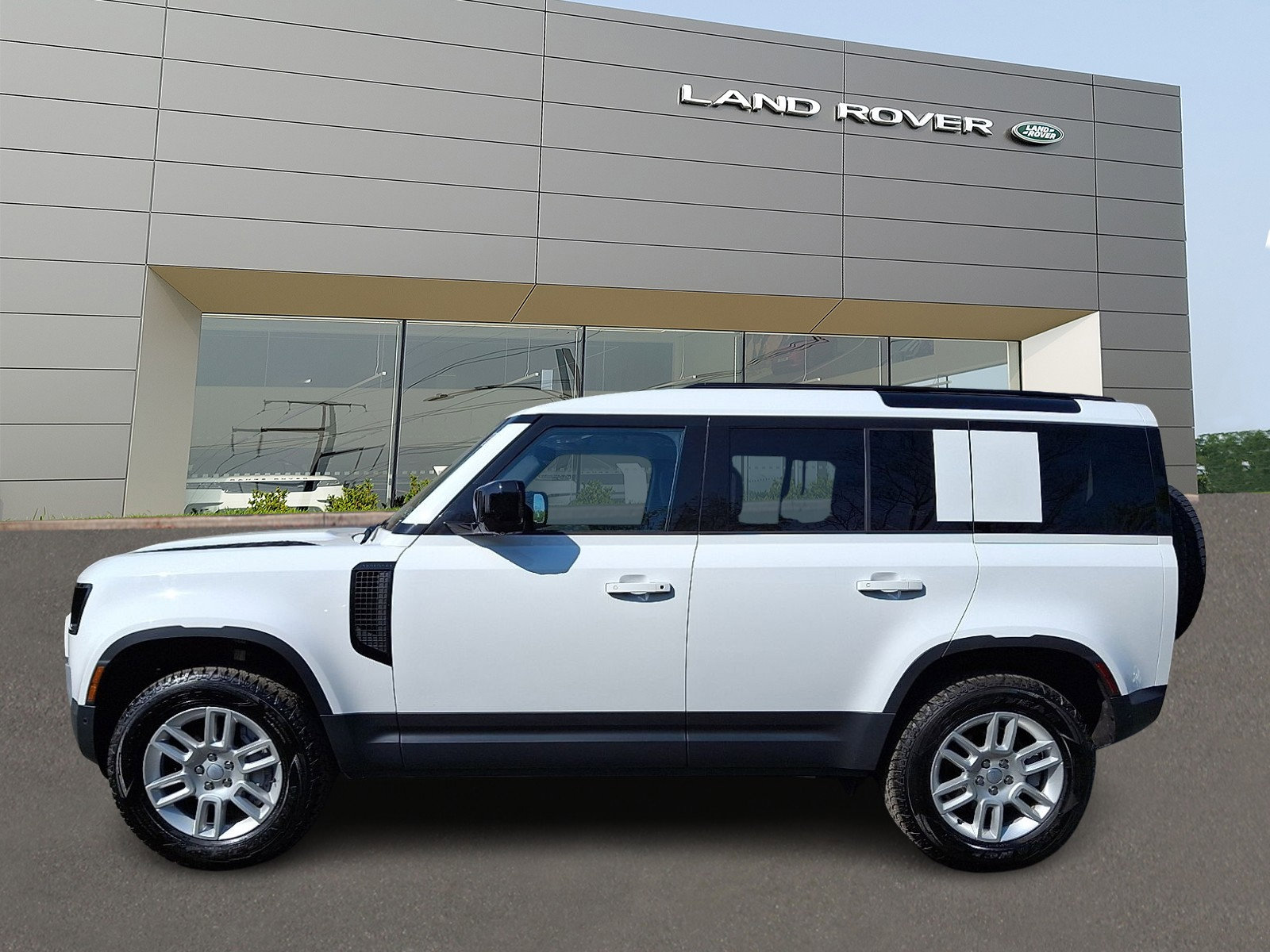 Used 2025 Land Rover Defender 110 S AWD/4WD image 6