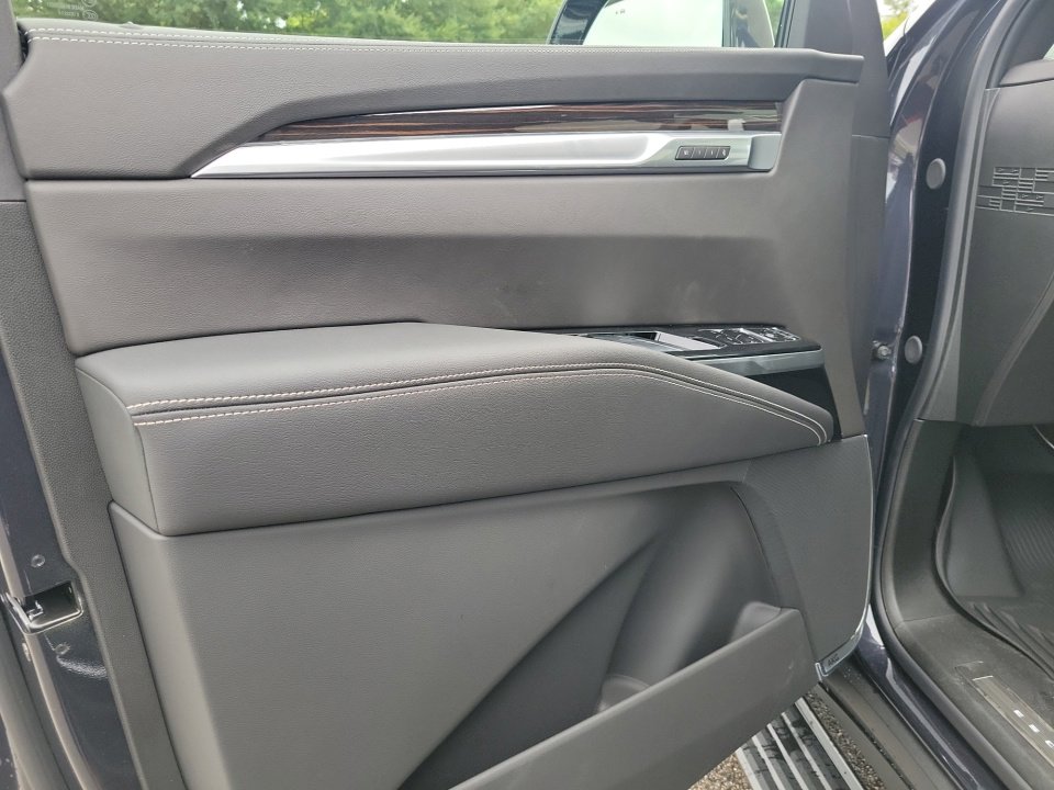 New 2025 Cadillac Escalade ESV Premium Luxury w/ Touring Package image 32