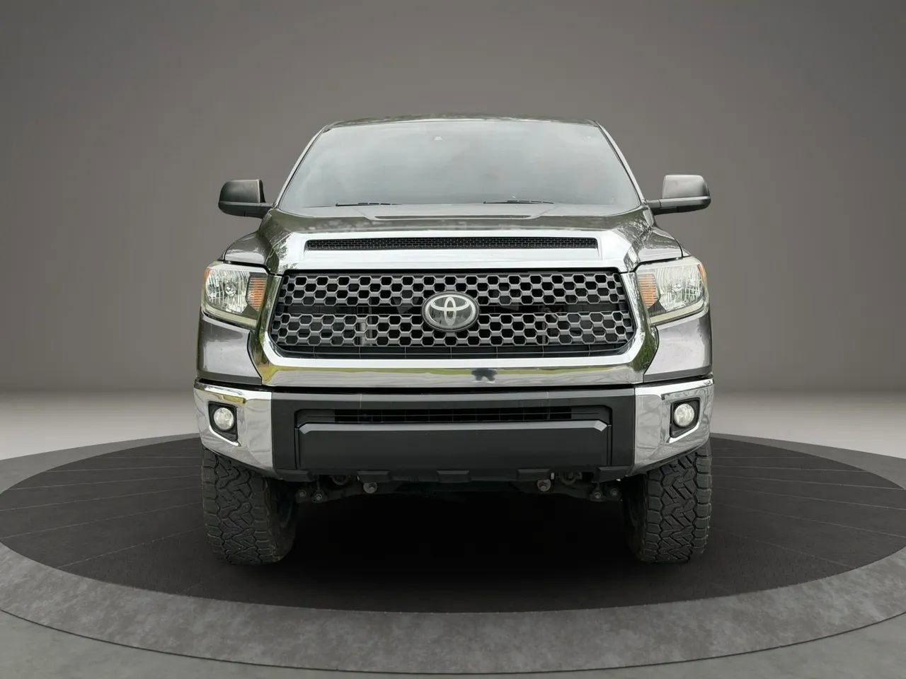 Used 2020 Toyota Tundra SR5 w/ SR5 Leather Package RWD image 2