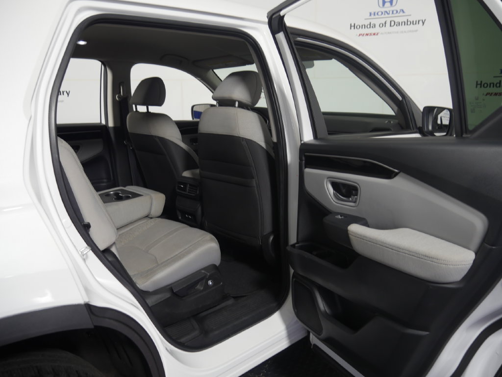 Used 2023 Honda Pilot LX image 8