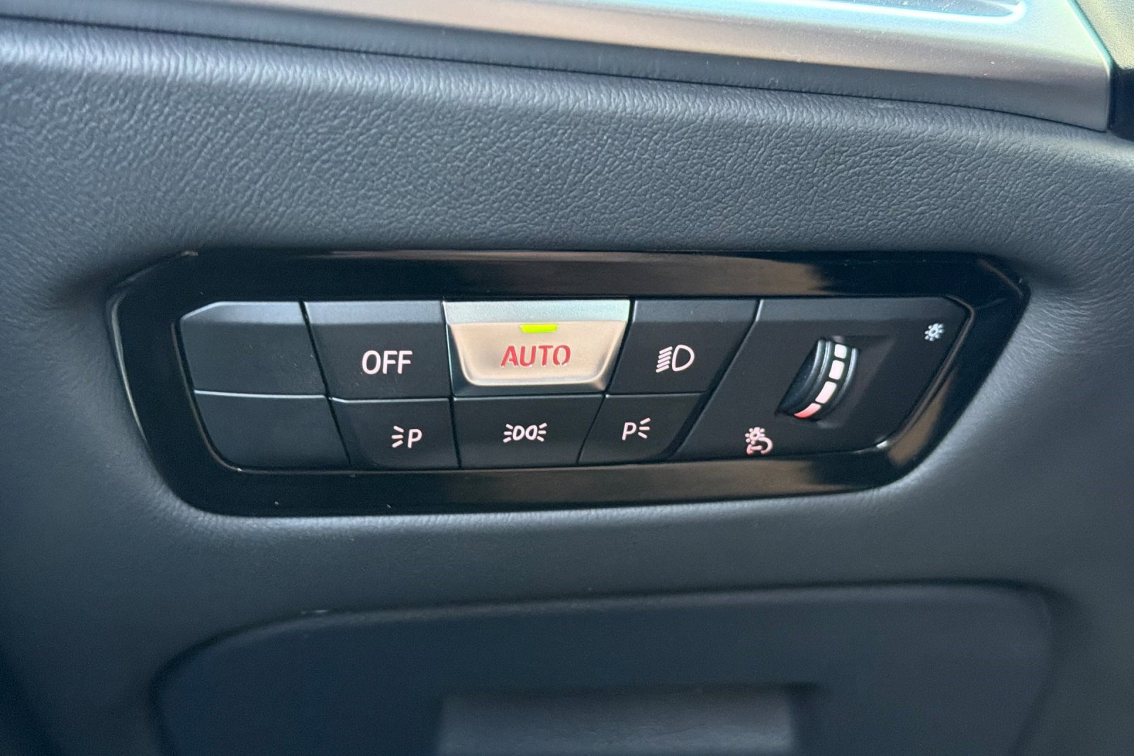 Used 2025 BMW M3 Competition w/ M Carbon Exterior Package image 37