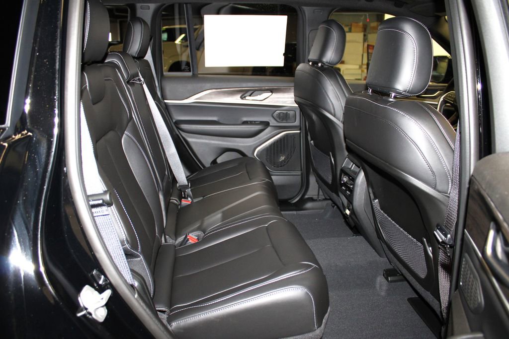 New 2026 Jeep Grand Cherokee Limited w/ Limited Altitude Package image 31