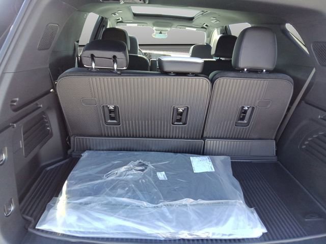New 2026 Chevrolet Traverse High Country w/ LPO, Floor Liner Package AWD/4WD image 18