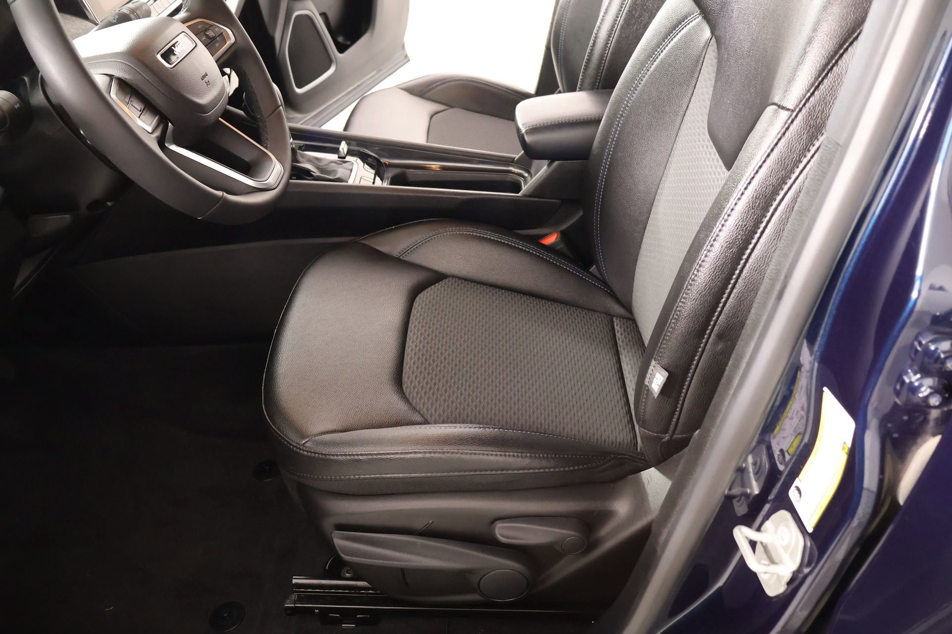 Used 2024 Jeep Compass Latitude image 11