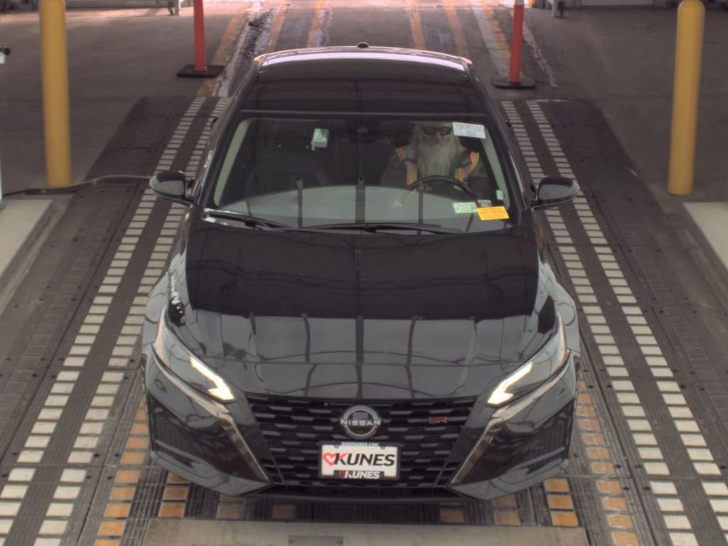 Used 2024 Nissan Altima 2.5 SR image 2