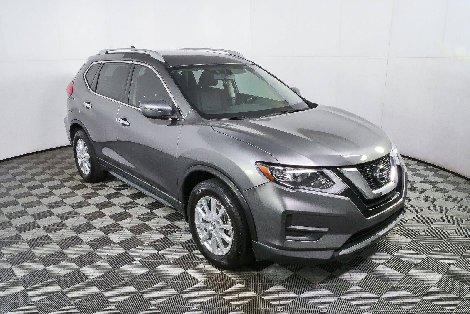 Used 2017 Nissan Rogue SV FWD image 7